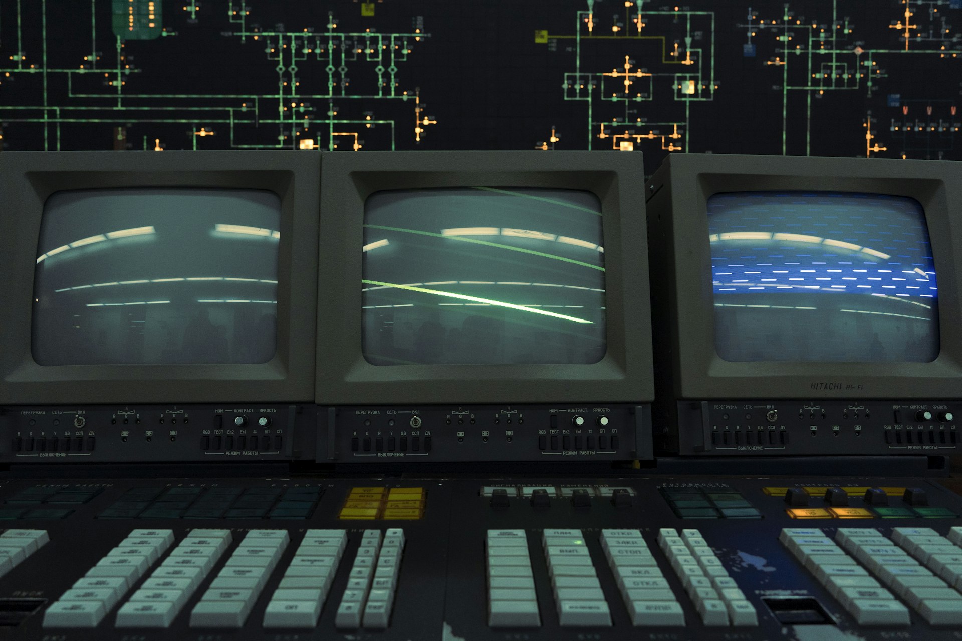 From Silence to Surround: The Dynamic Evolution of Cinematic Sound Design